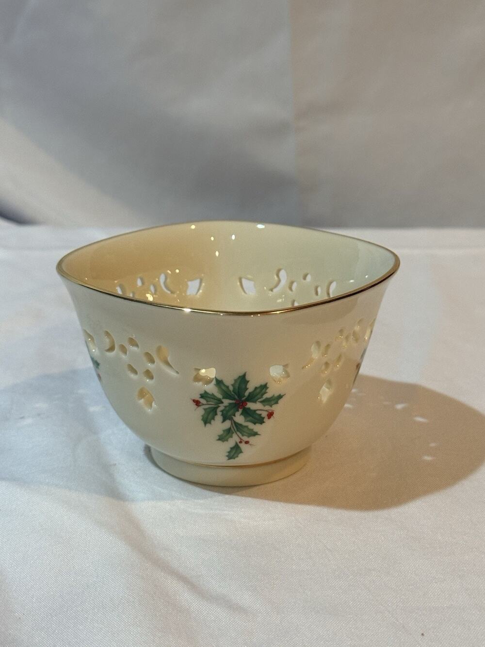 Lenox Holiday Pierced Bowl Holly Berry Gold Trim Made USA Christmas Candy Dish